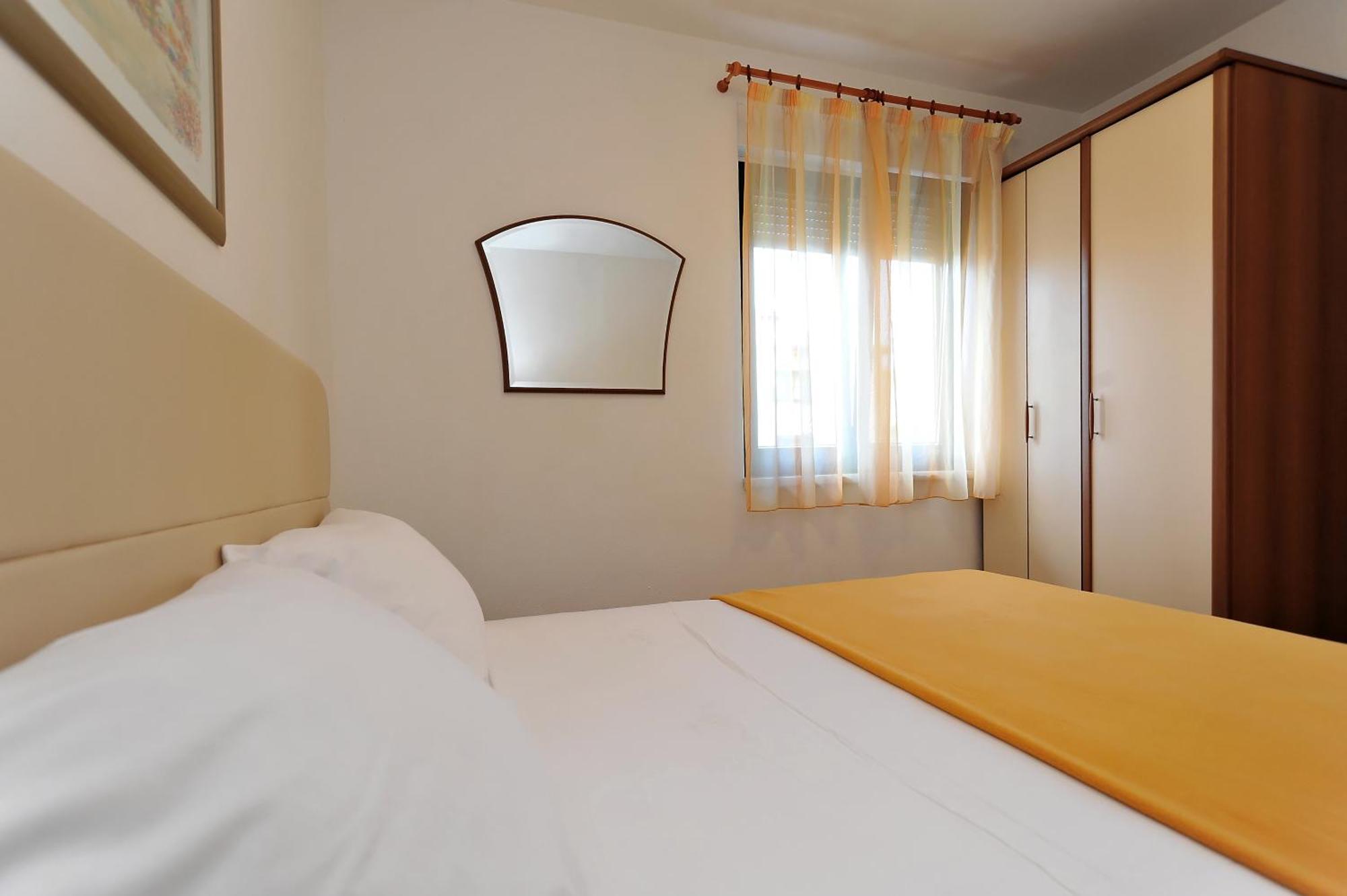 Apartments Villa Eden Preko Chambre photo